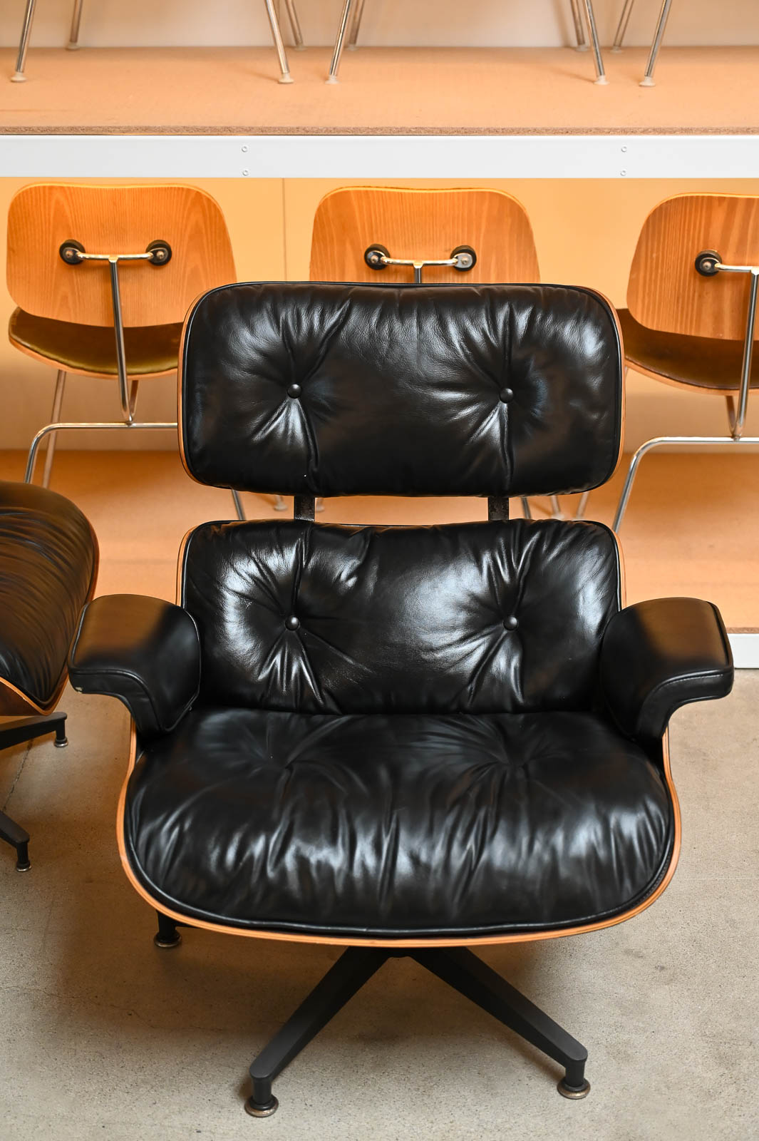 Charles Eames 670/671 Lounge Chair in Rosewood, ca. 1991